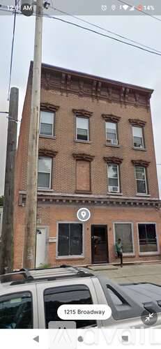 Main picture of 1215 Broadway