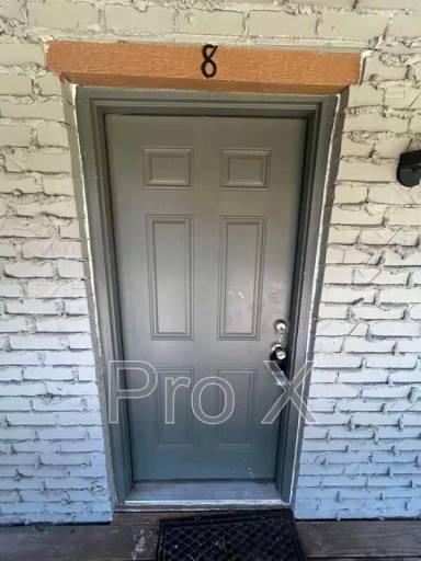 Main picture of 969 W Holly St