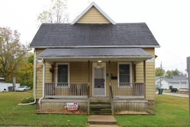 Main picture of 1701 1/2 W Adams St