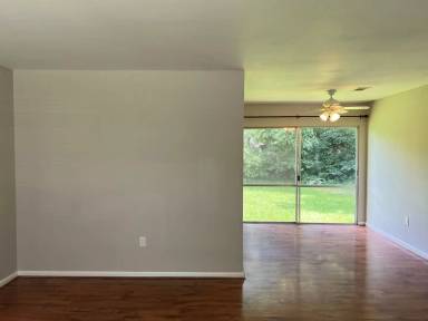 Main picture of 104 Merlin St