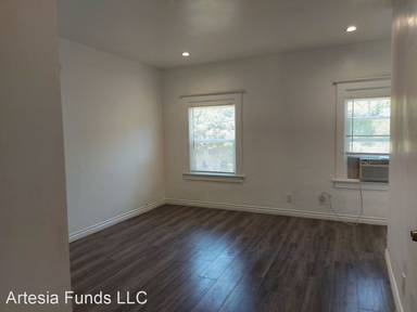 Main picture of 2901 Van Buren Pl
