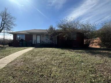 Main picture of 1500 SW 68th St