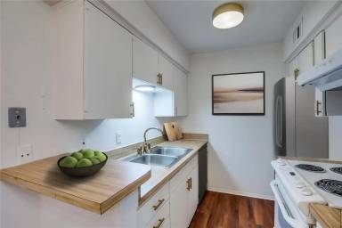 Main picture of River Oaks Condominiums