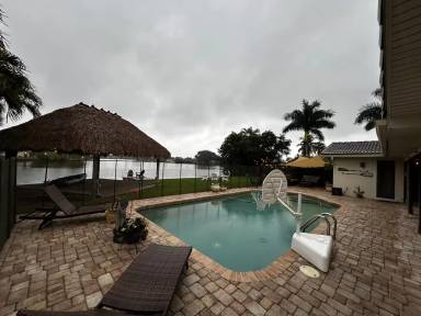 Main picture of 410 Sailboat Cir