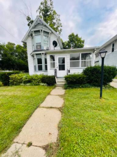 Main picture of 220 Calhoun St