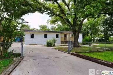 Main picture of 422 E Robin Ln