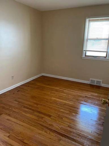 Main picture of 8801 Rosewood Ave