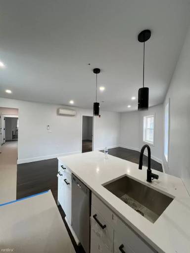 Main picture of 25 W Hamilton Ave