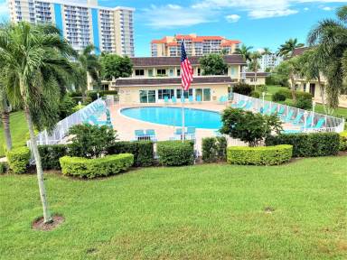 Main picture of 130 N Collier Blvd