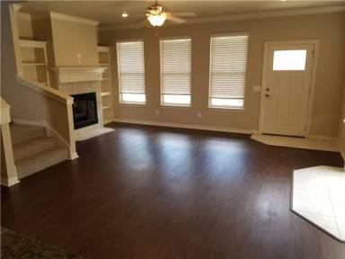 Main picture of 637 N Longfellow Ln