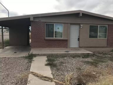 Main picture of 742 E Lester St