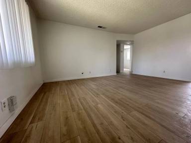 Main picture of 2121 Park Way