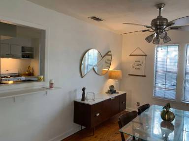 Main picture of 1610 W 10th St