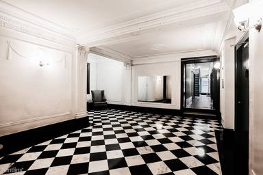 Main picture of 117 W 13th St