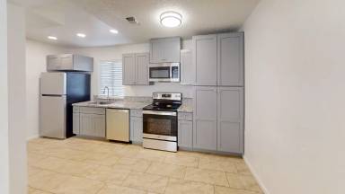 Main picture of 205 N Mariposa St