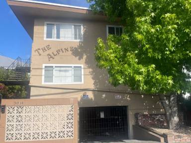 Main picture of 3014 Fruitvale Ave