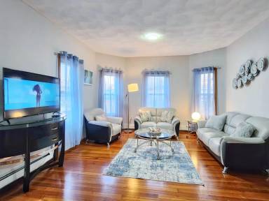 Main picture of 9 Sachem St