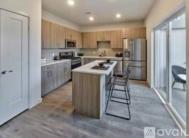 Main picture of 250 W Fort Lee Rd