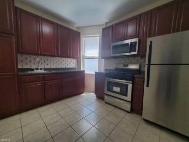 Main picture of 146 Manhattan Ave