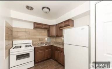 Main picture of 3710 N Pine Grove Ave