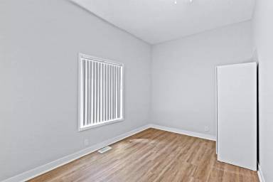 Main picture of 1043 N Holmes Ave