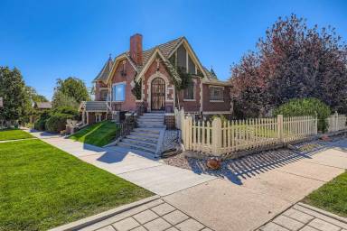 Main picture of 3958 Julian St