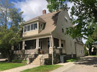 Main picture of 241 Lowell St