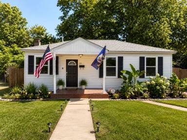 Main picture of 213 Beacon Rd