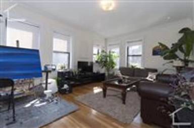 Main picture of 65 Burbank St