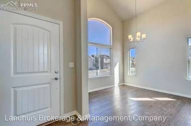 Main picture of 6426 Lamine Dr