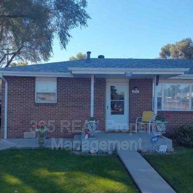 Main picture of 2220 2nd St