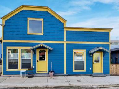 Main picture of 207 3rd St