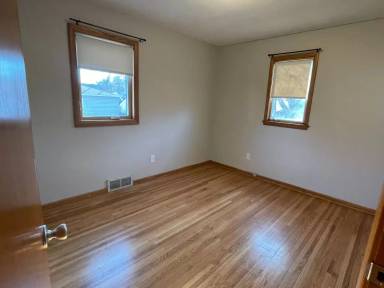 Main picture of 1014 15th St NE