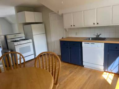 Main picture of 1748 Farmington Ave