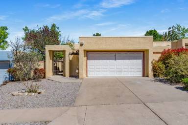 Main picture of 10333 Camino del Oso NE