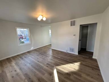 Main picture of 609 N James St