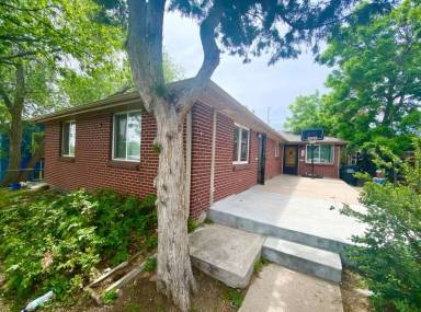 Main picture of 3360 W Center Ave