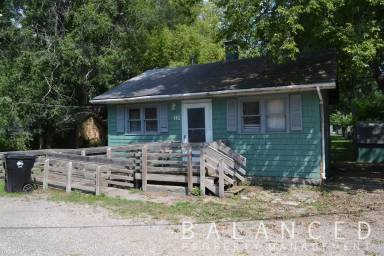 Main picture of 140 NW Story St