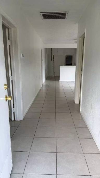 Main picture of 102 N Avenue C