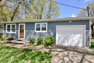 Main picture of 3231 W Farm Road 168