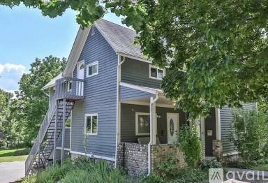 Main picture of 200 E Main St