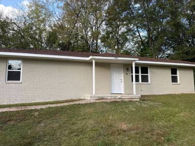 Main picture of 3585 Fair St