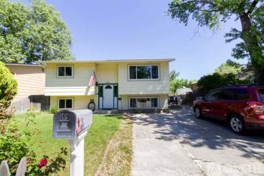 Main picture of 6210 W Poplar St