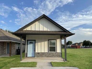 Main picture of 1401 SW Wisconsin Ave