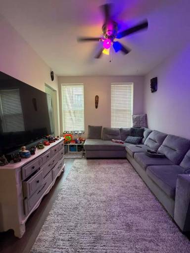 Main picture of 1242 N Greenview Ave