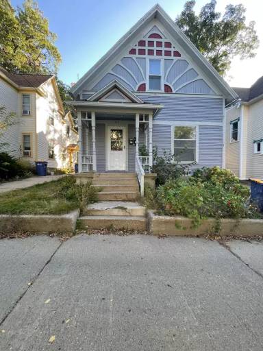 Main picture of 24 Portsmouth Pl NE