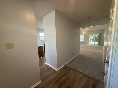 Main picture of 2715 Summertree Ln