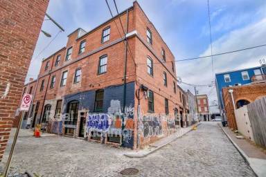 Main picture of 10 Walnut Aly