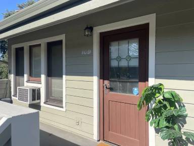 Main picture of 100 Suntree Ln
