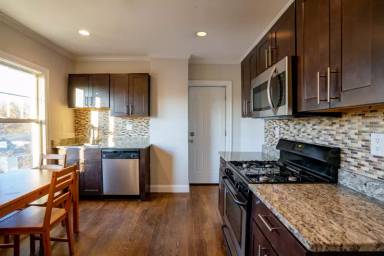 Main picture of 2971 Washington St